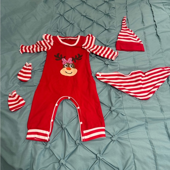 **NEW** Baby Reindeer 4 Piece Set - Picture 5 of 6